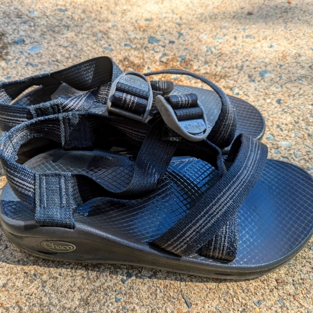 Men's 7 Navy Chacos in like-new condition